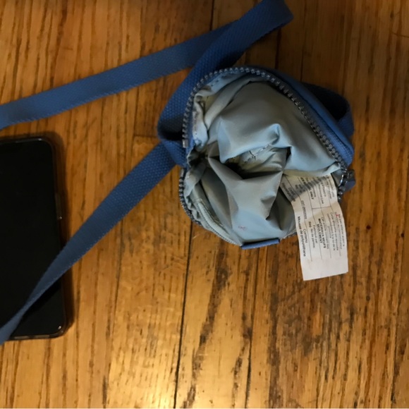 COPY - Kipling like new mini purse - Picture 4 of 6